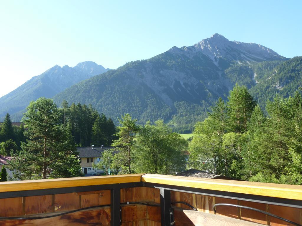 Hotel Garni Waldhof Stanzach Exteriör bild